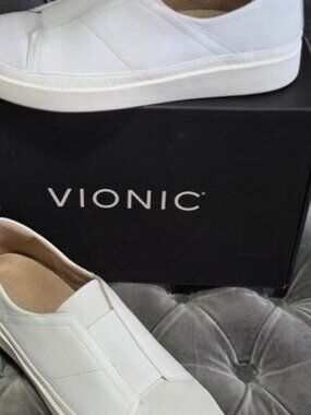 Vionic Zinah White Leather Size 7